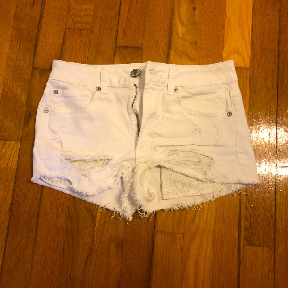 American Eagle Hi-Rise Shortie white shorts